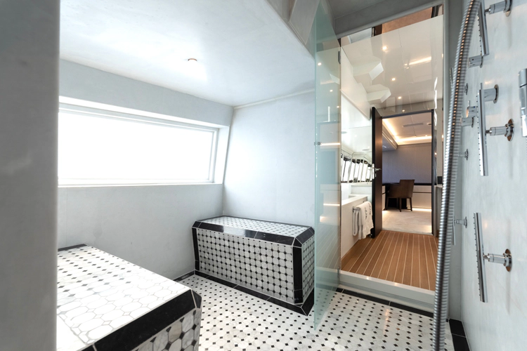 Aquila Yacht Photos Pics 
