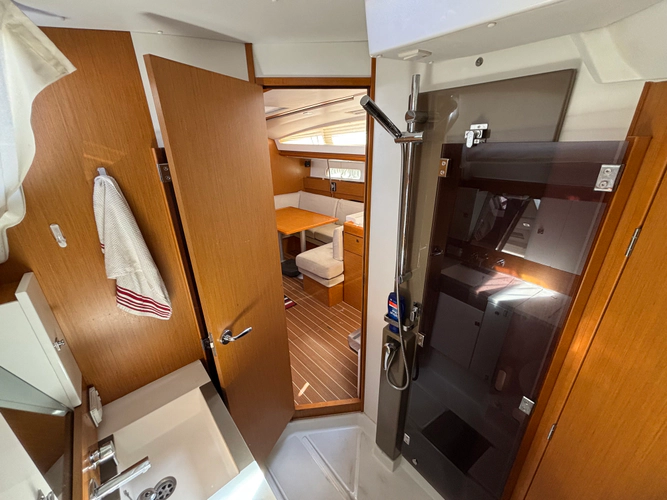 Beverly Isabella Yacht Photos Pics 