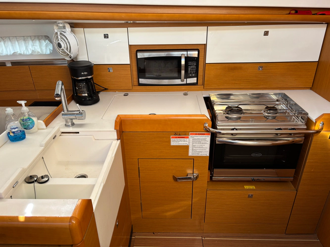 Beverly Isabella Yacht Photos Pics 