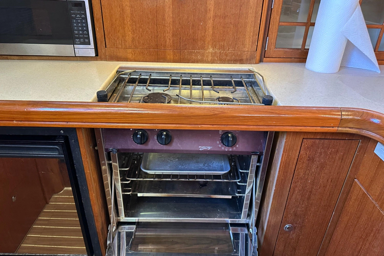 Mischievous Mermaid Yacht Photos Pics 