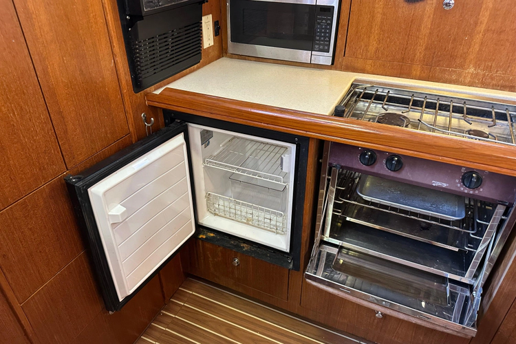 Mischievous Mermaid Yacht Photos Pics 