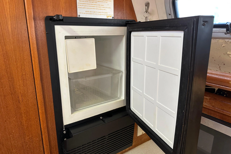 Mischievous Mermaid Yacht Photos Pics 