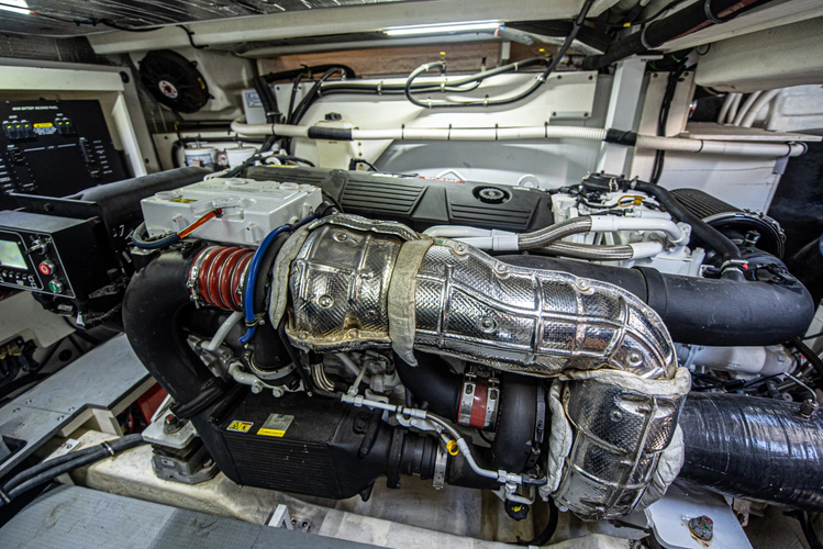 Bob 'n Around Yacht Photos Pics 