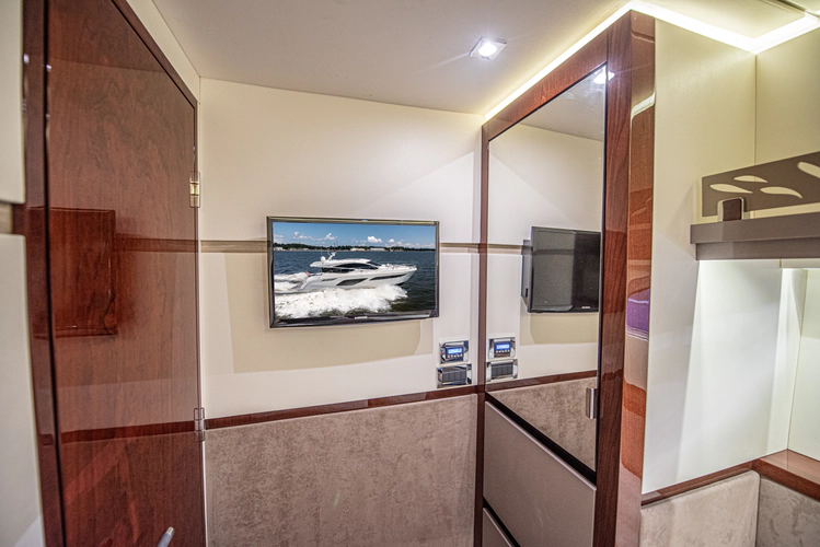 Bob 'n Around Yacht Photos Pics 