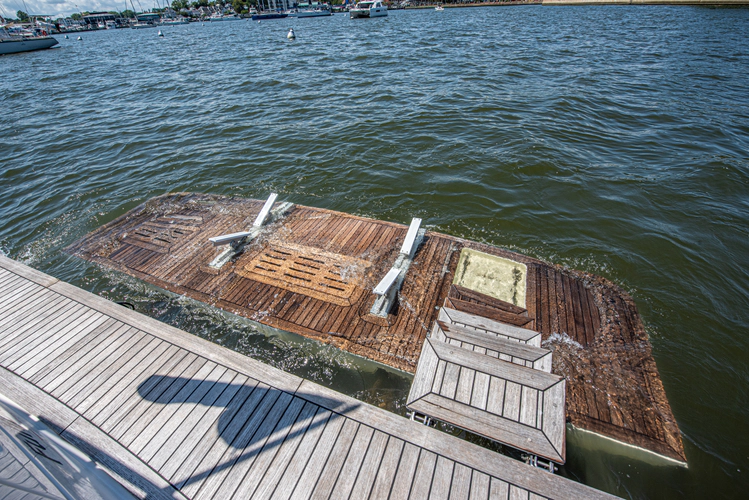 Bob 'n Around Yacht Photos Pics 