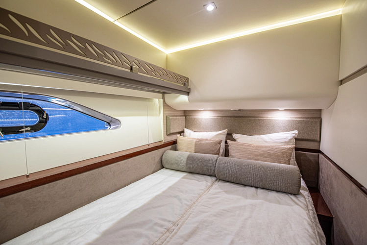 Bob 'n Around Yacht Photos Pics 