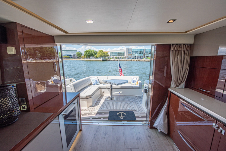 Bob 'n Around Yacht Photos Pics 