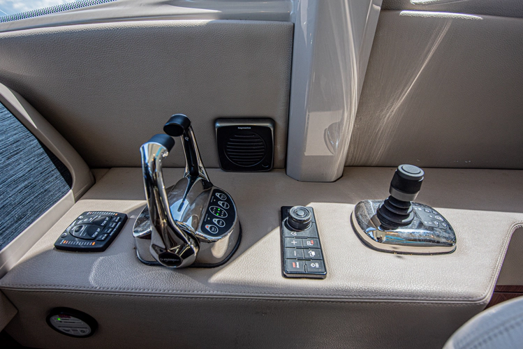 Bob 'n Around Yacht Photos Pics 