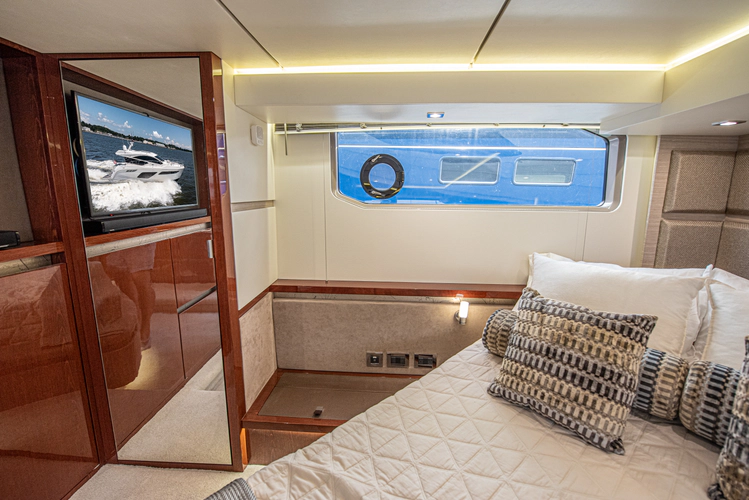 Bob 'n Around Yacht Photos Pics 