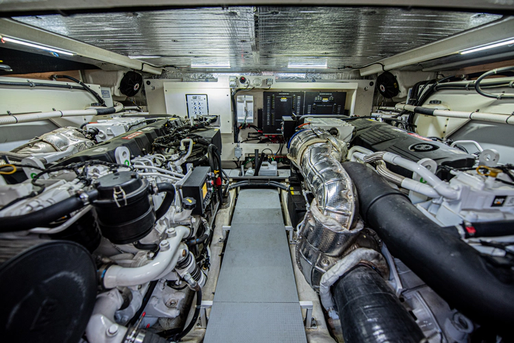 Bob 'n Around Yacht Photos Pics 