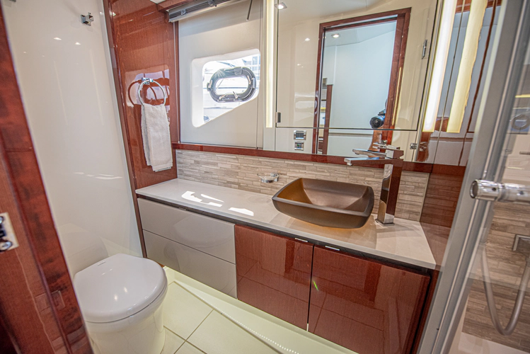 Bob 'n Around Yacht Photos Pics 