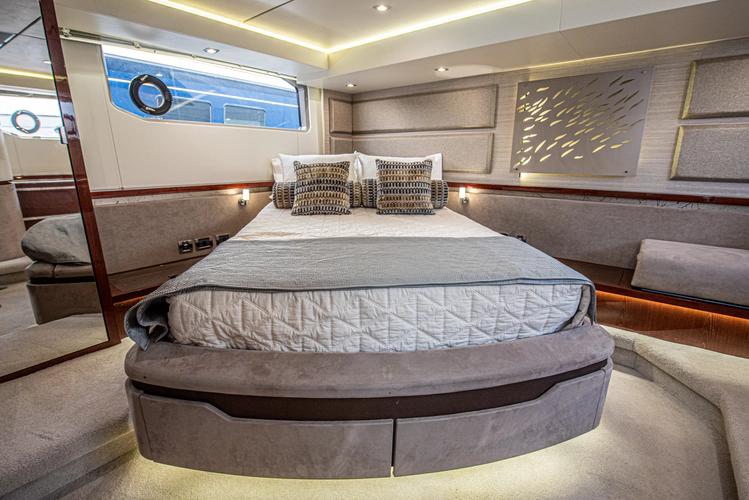 Bob 'n Around Yacht Photos Pics 