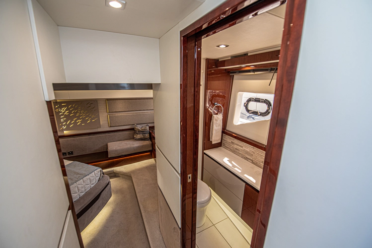 Bob 'n Around Yacht Photos Pics 