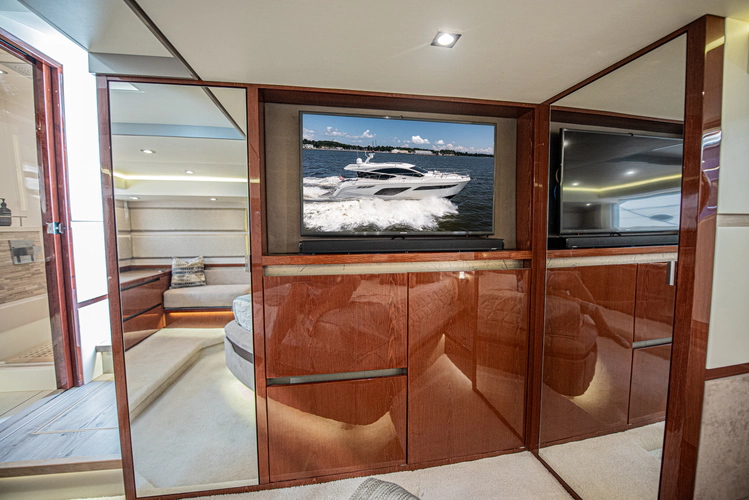 Bob 'n Around Yacht Photos Pics 