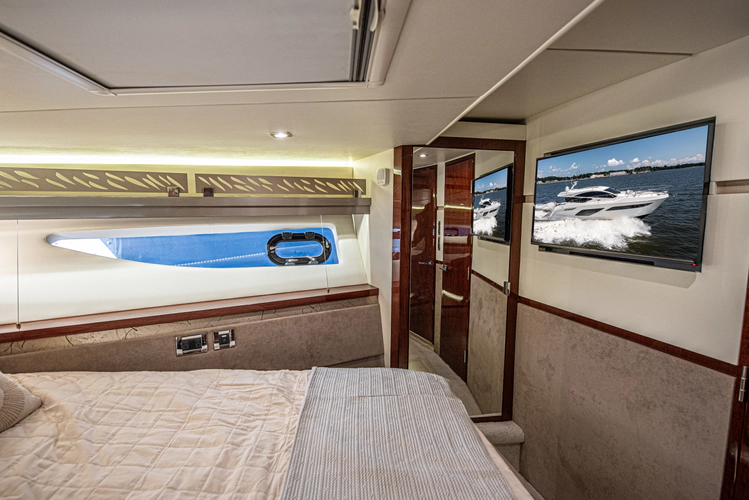 Bob 'n Around Yacht Photos Pics 