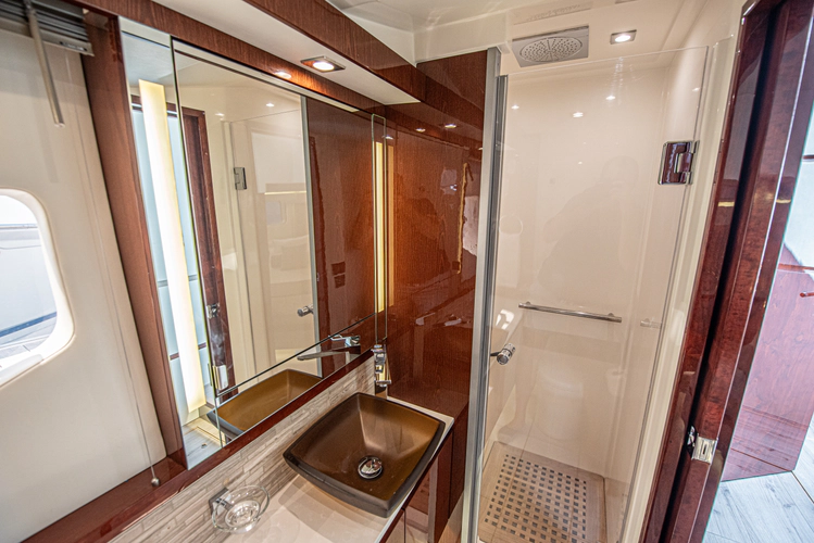 Bob 'n Around Yacht Photos Pics 