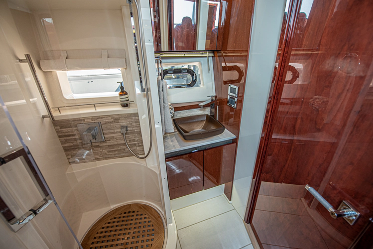 Bob 'n Around Yacht Photos Pics 