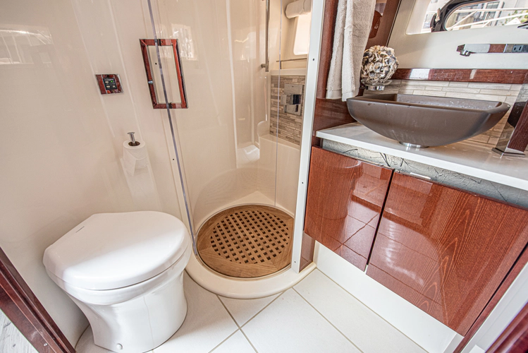 Bob 'n Around Yacht Photos Pics 