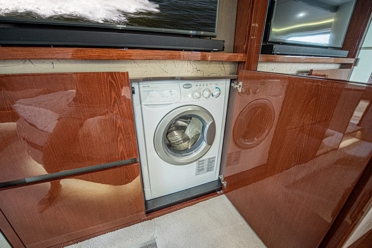 Bob 'n Around Yacht Photos Pics 