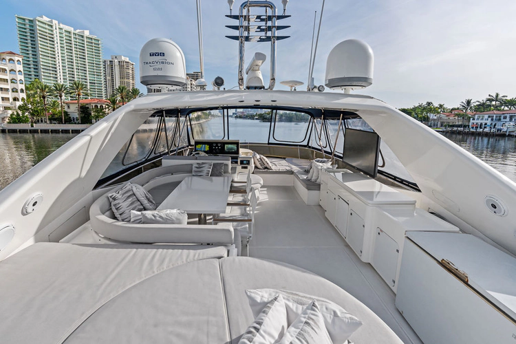 La Bella Vita Yacht Photos Pics 