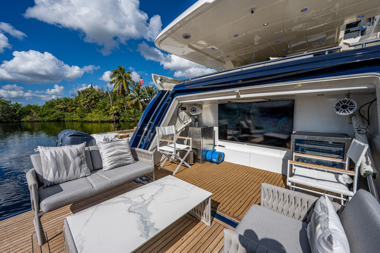La Bella Vita Yacht Photos Pics 