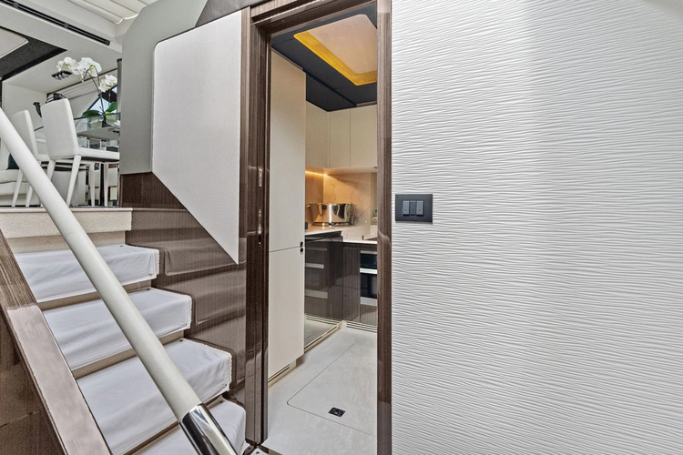 Villaggio Yacht Photos Pics 