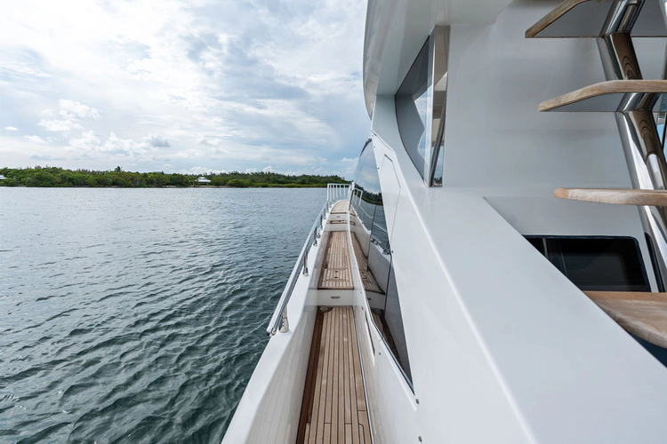 Villaggio Yacht Photos Pics 