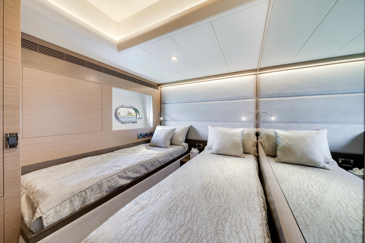 Valiant Yacht Photos Pics 