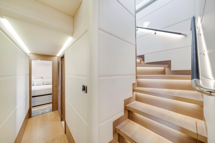 Valiant Yacht Photos Pics 