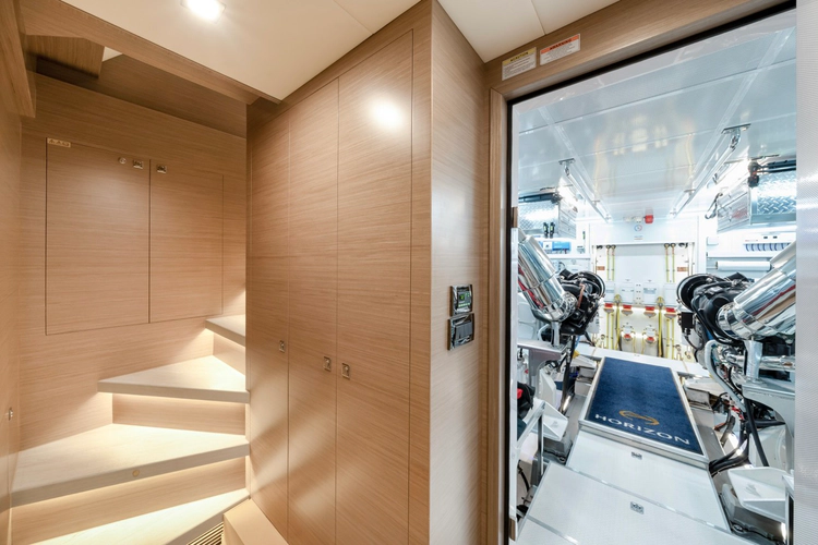 Valiant Yacht Photos Pics 