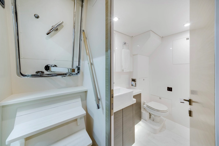 Valiant Yacht Photos Pics 