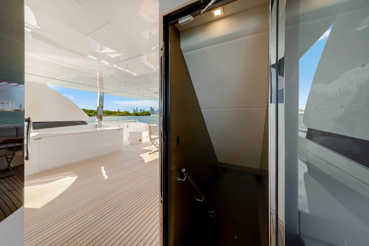 Valiant Yacht Photos Pics 