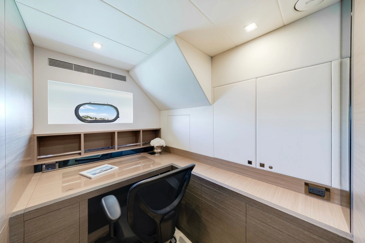 Valiant Yacht Photos Pics 