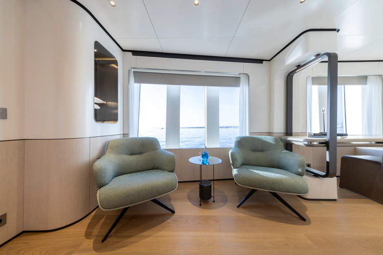 Bee Explorer Yacht Photos Pics 