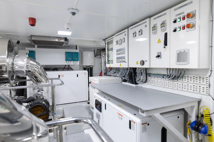 Bee Explorer Yacht Photos Pics 