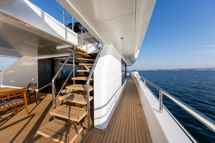 Bee Explorer Yacht Photos Pics 