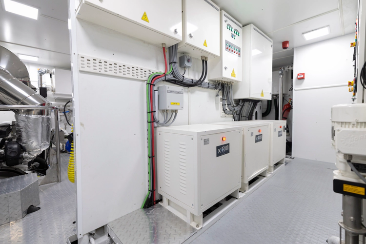 Bee Explorer Yacht Photos Pics 