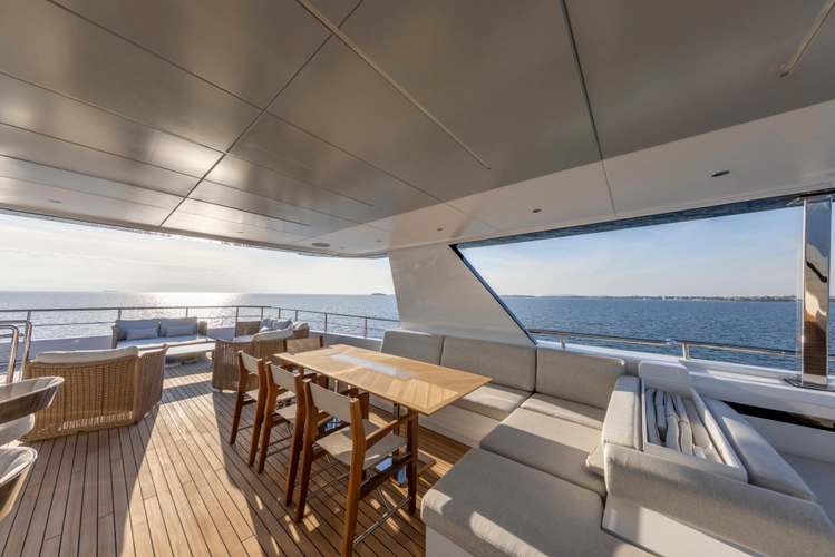 Bee Explorer Yacht Photos Pics 