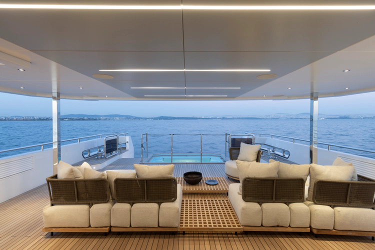 Bee Explorer Yacht Photos Pics 