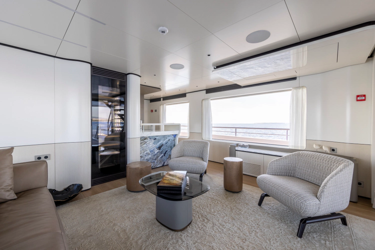 Bee Explorer Yacht Photos Pics 