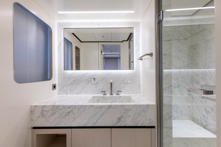 Bee Explorer Yacht Photos Pics 