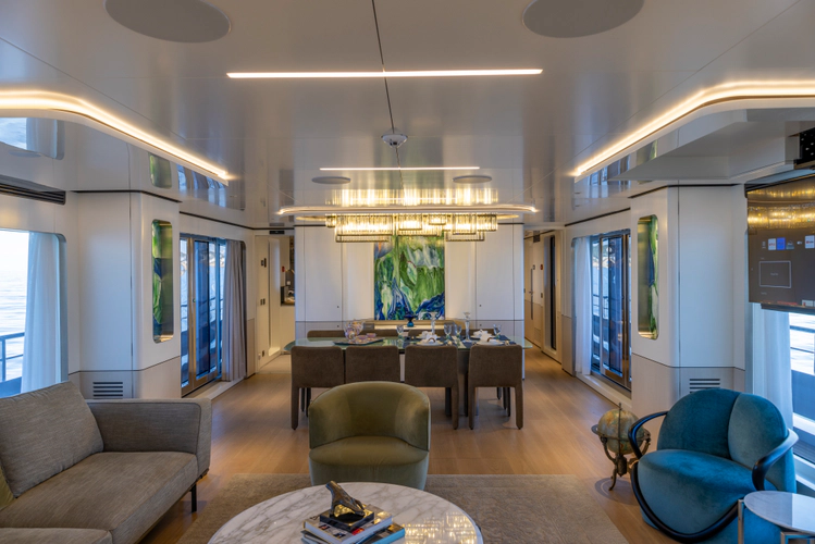 Bee Explorer Yacht Photos Pics 