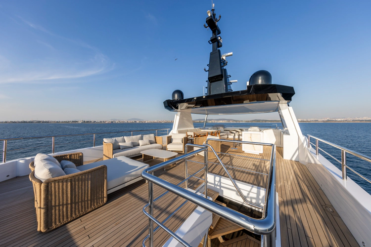 Bee Explorer Yacht Photos Pics 