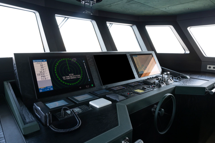 Bee Explorer Yacht Photos Pics 