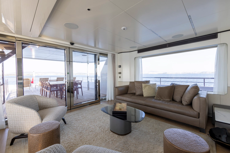 Bee Explorer Yacht Photos Pics 