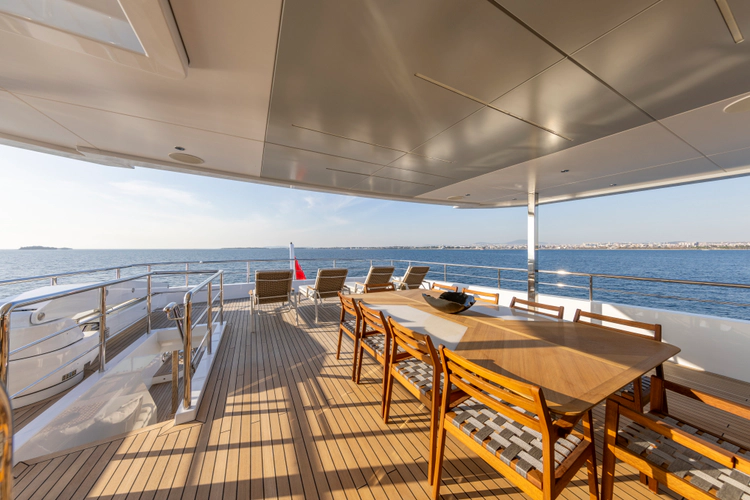 Bee Explorer Yacht Photos Pics 