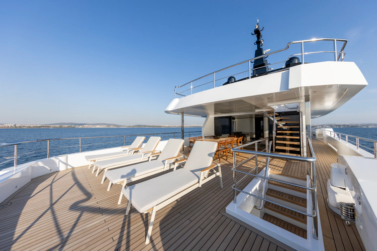 Bee Explorer Yacht Photos Pics 