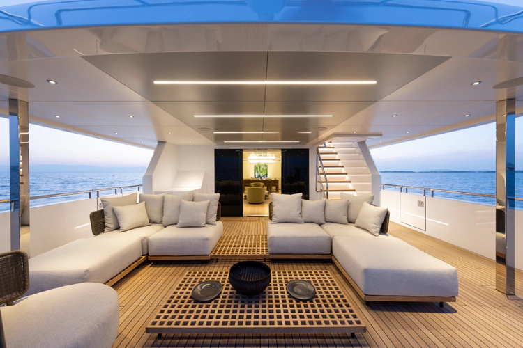 Bee Explorer Yacht Photos Pics 