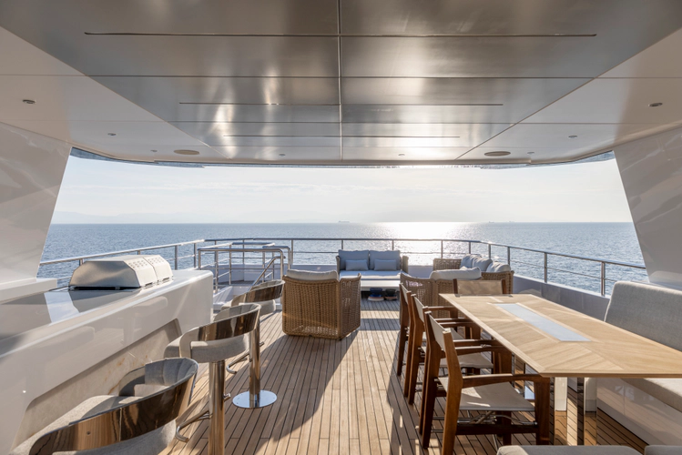 Bee Explorer Yacht Photos Pics 