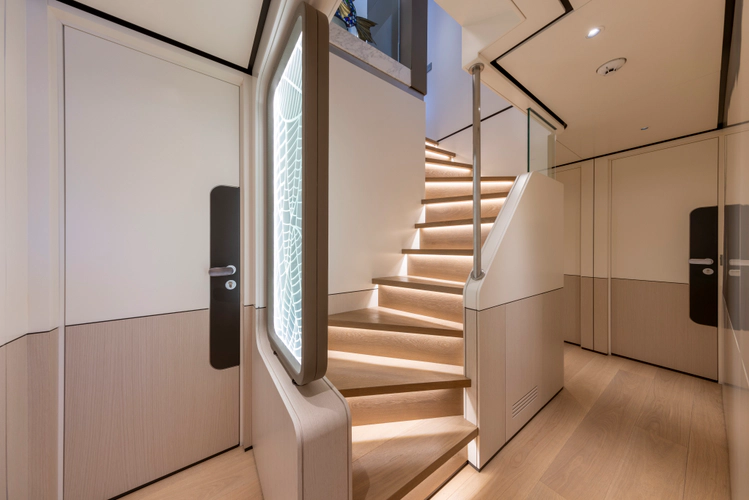 Bee Explorer Yacht Photos Pics 